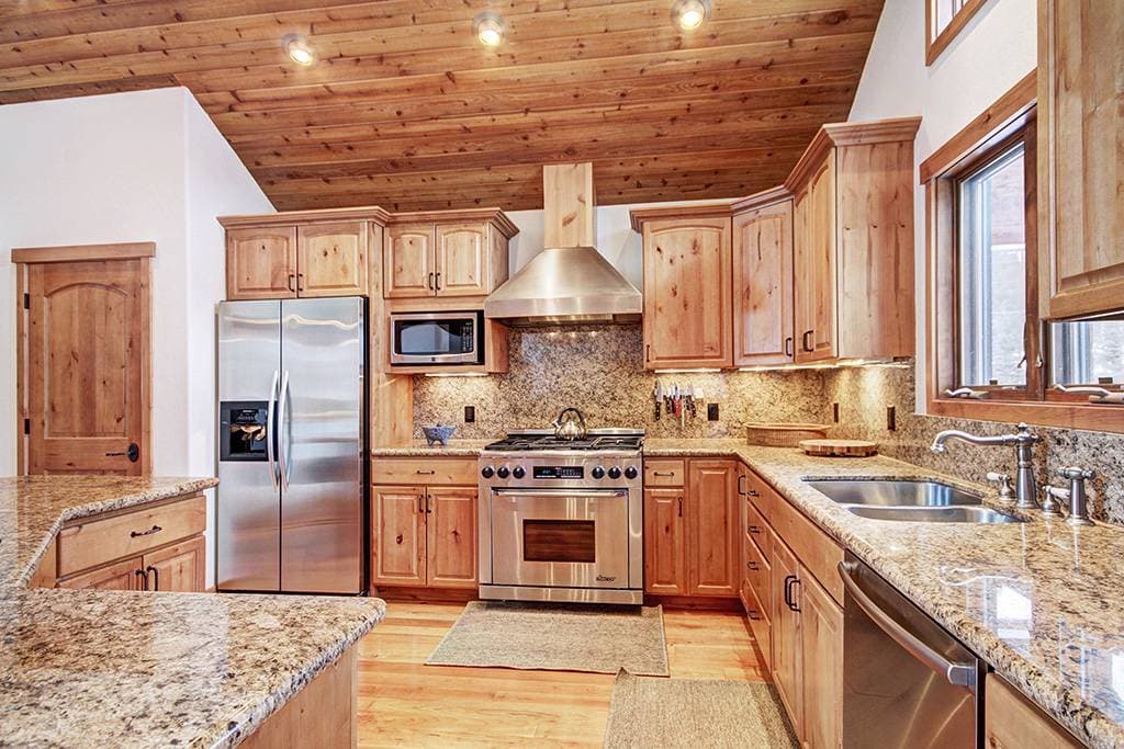 Pine Needle Lodge - Image 12