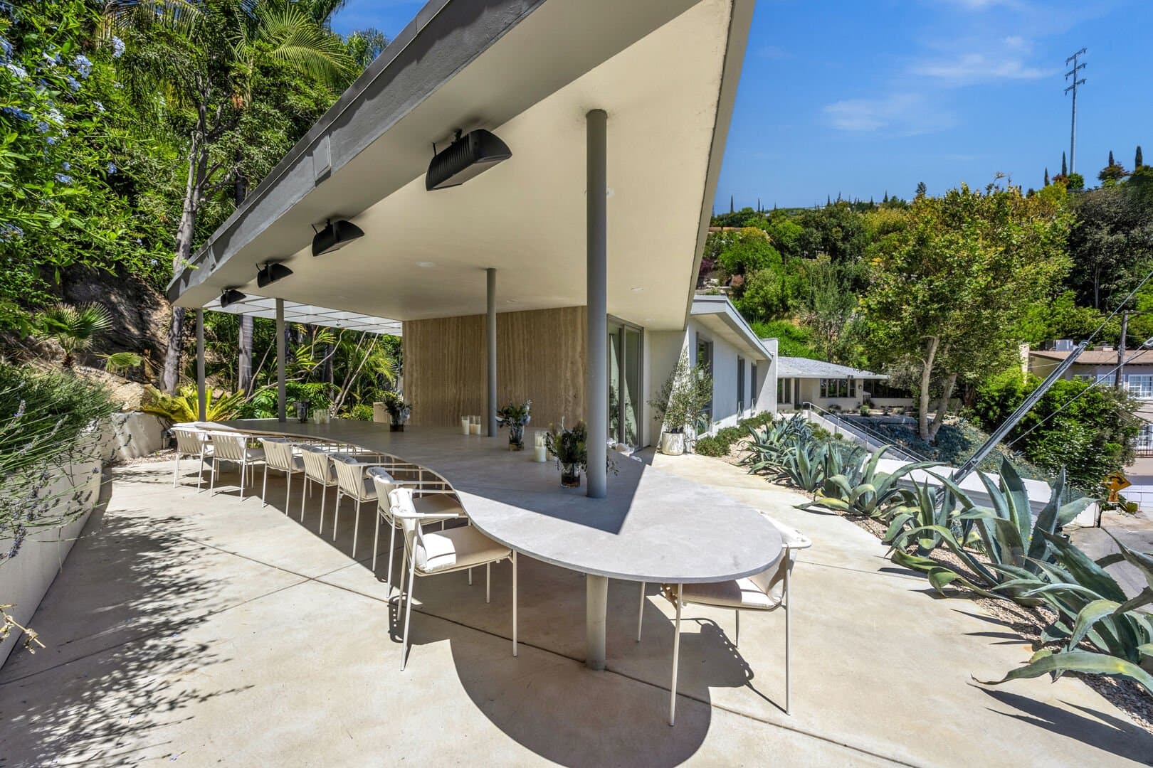 Sunset Plaza View - Image 32