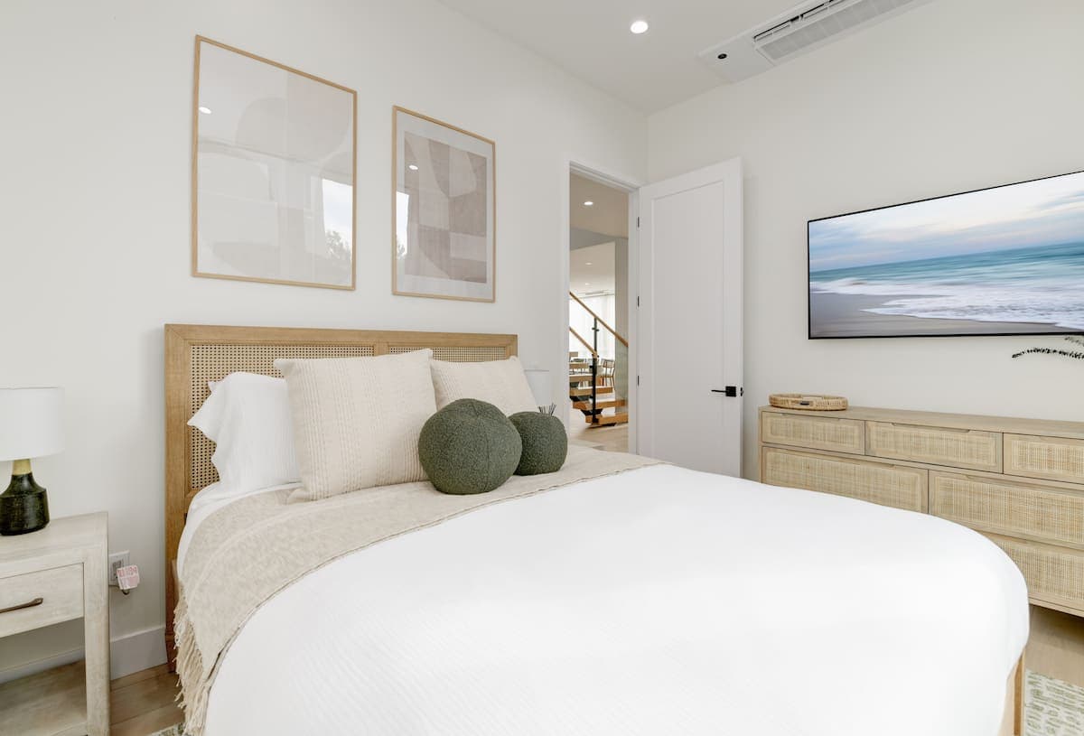 Ocean View Poolside Retreat - Image 29