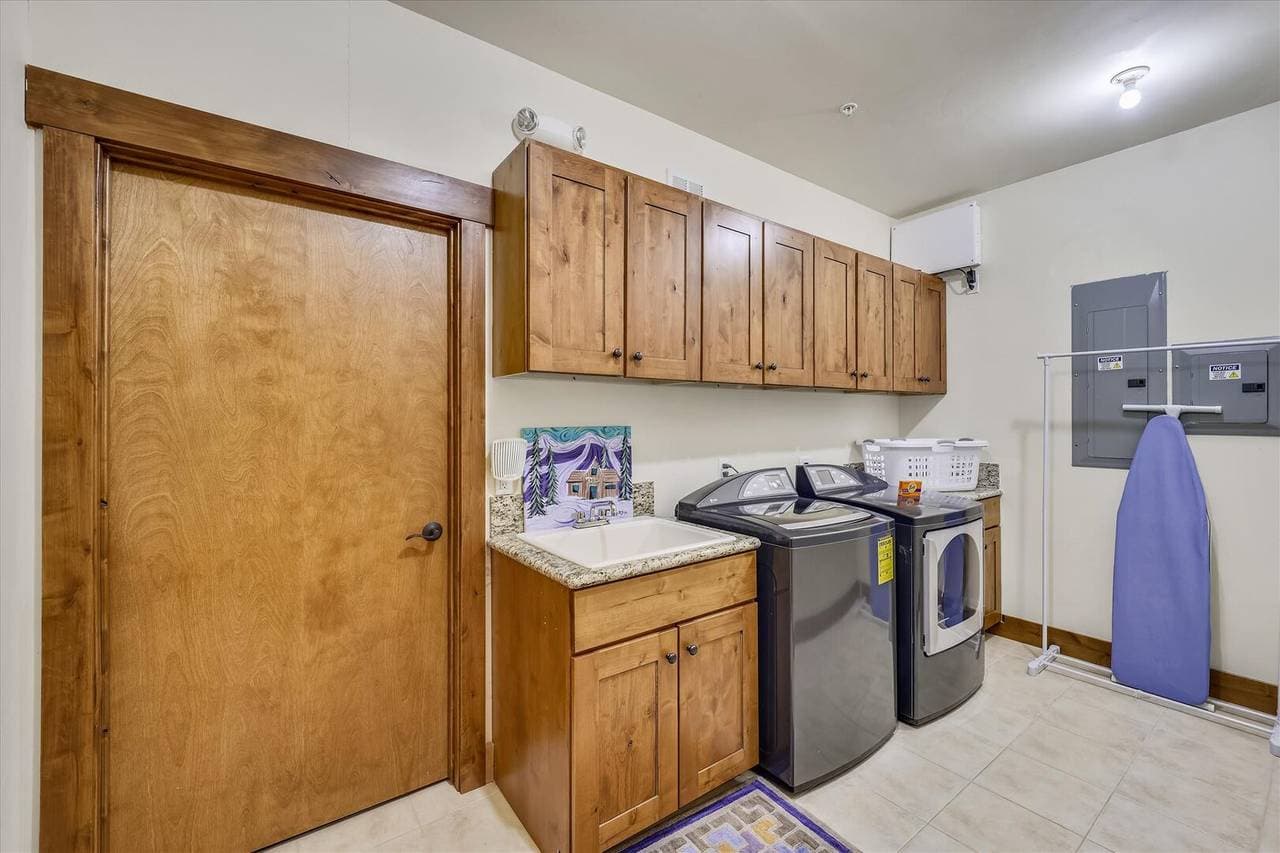 Goldenview Lodge - Image 43