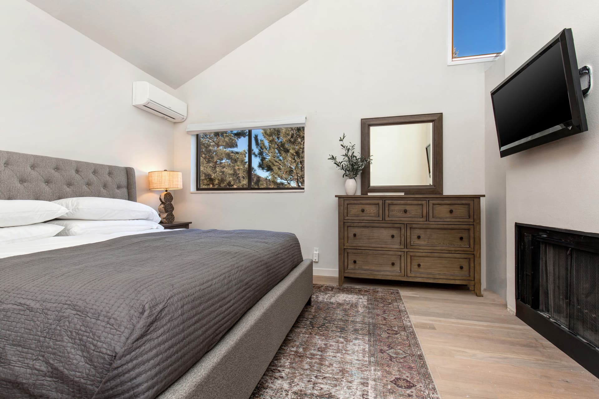 Red Pine Wonder Home - Image 8