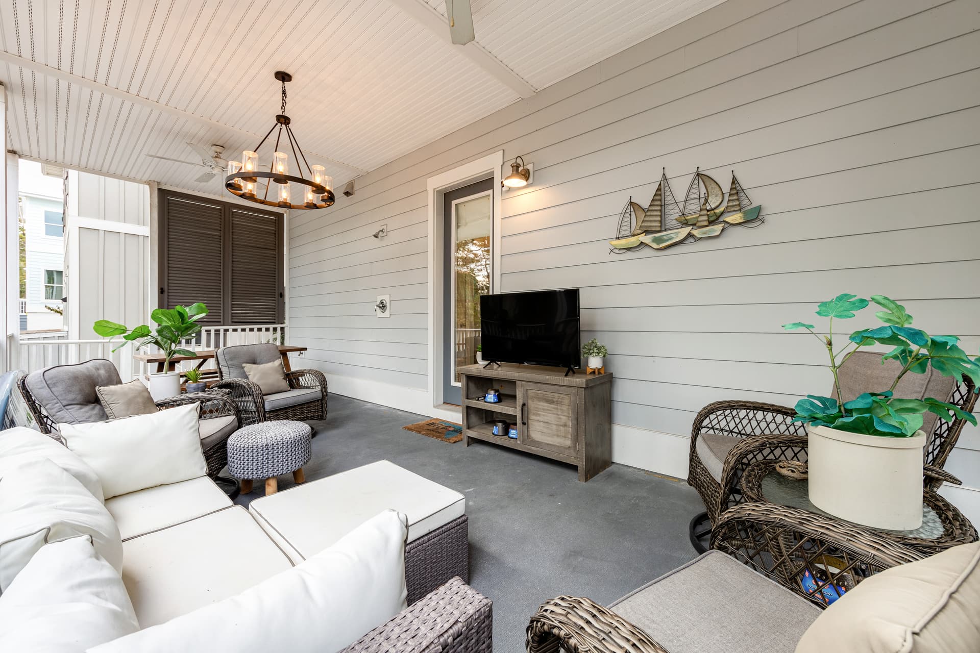 Porches N' Paradise House - Image 4