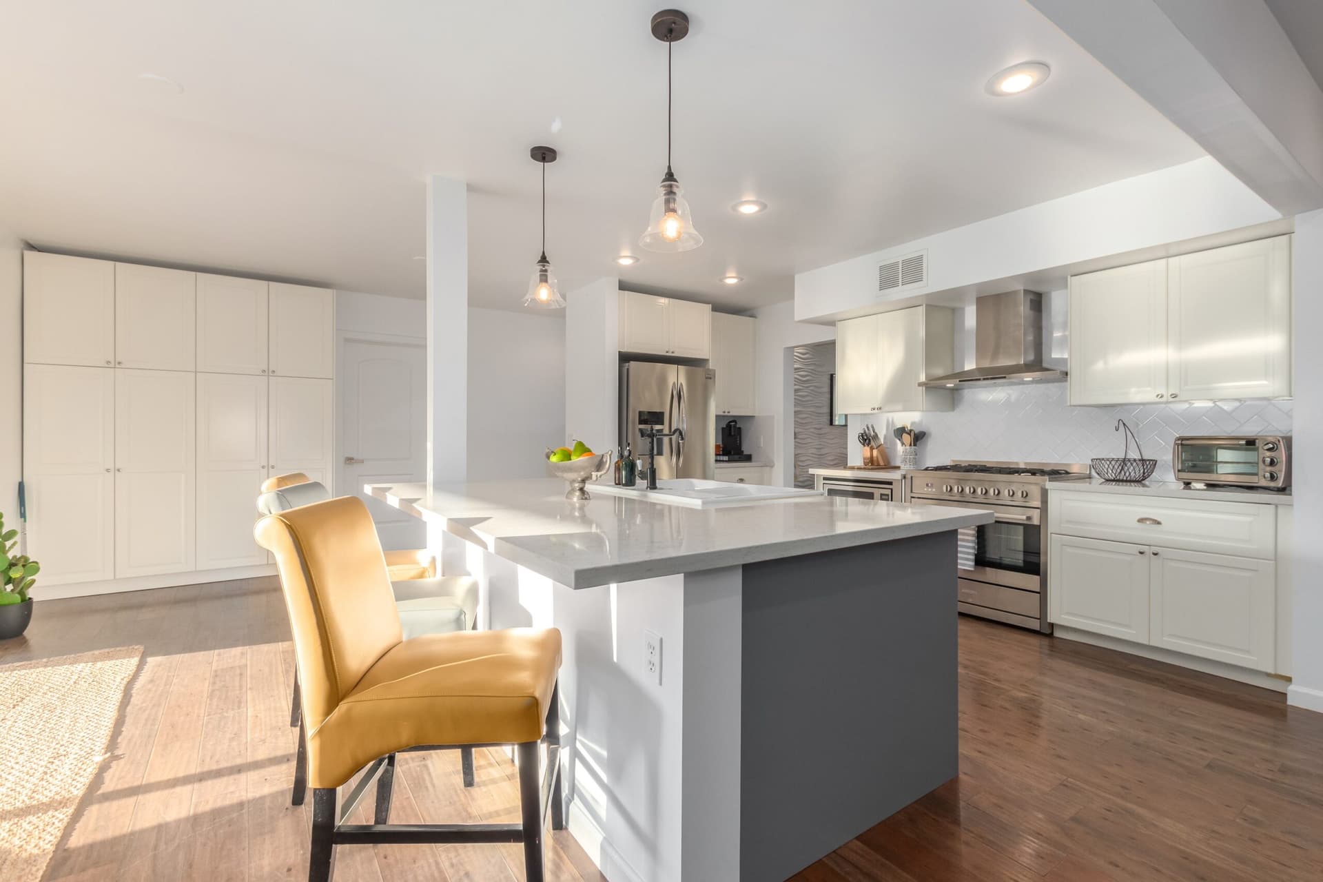 Ochenta Modern Poolhouse - Image 12