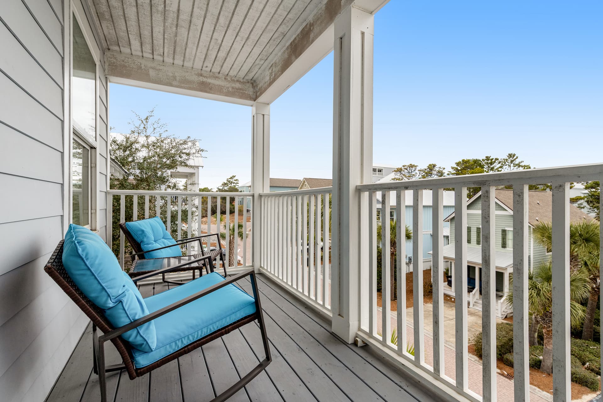 Porches N' Paradise House - Image 38