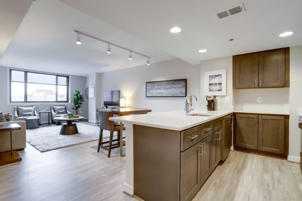 Clarendon Courtland - Image 11