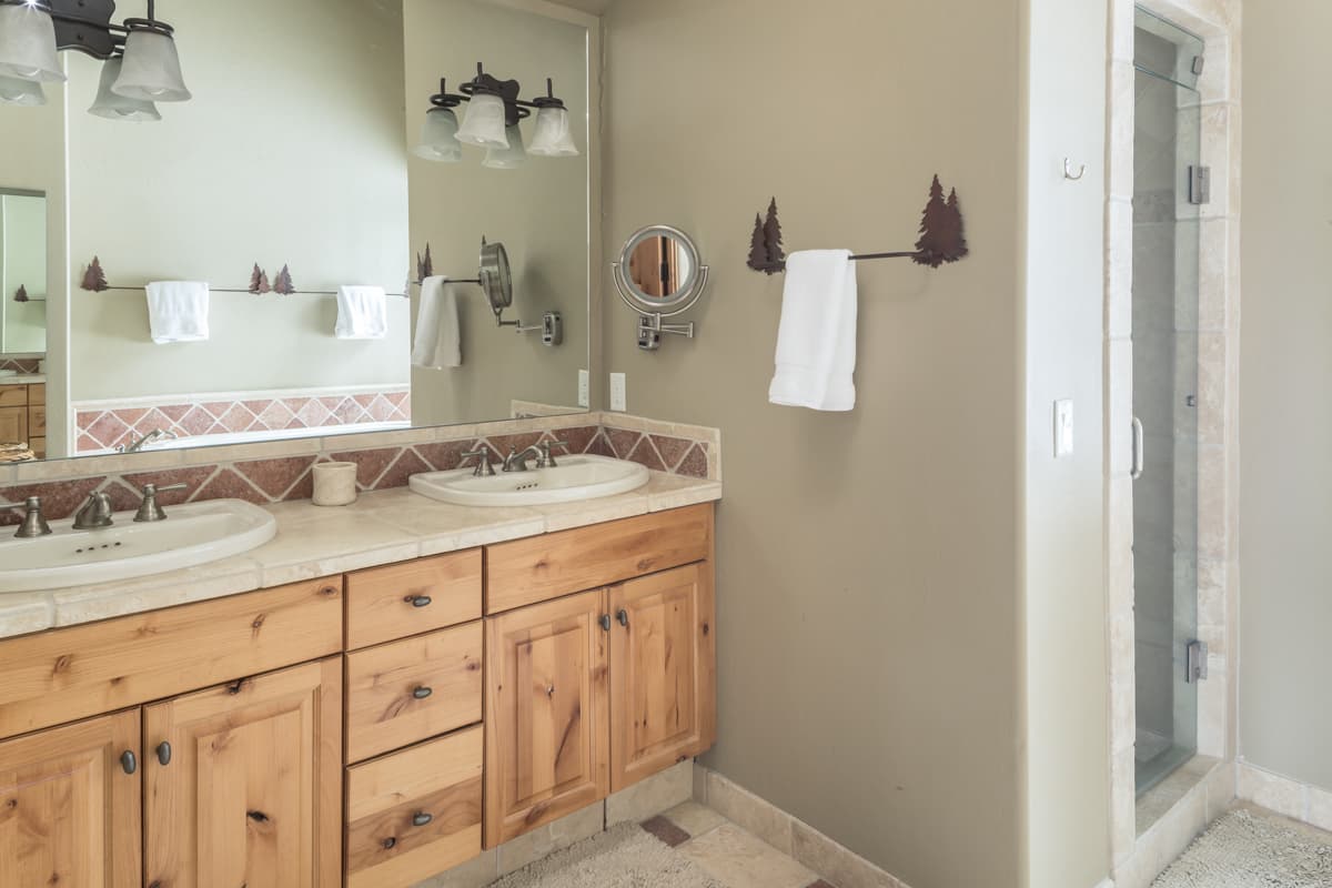 Lower Mountain Home #2 - Image 17