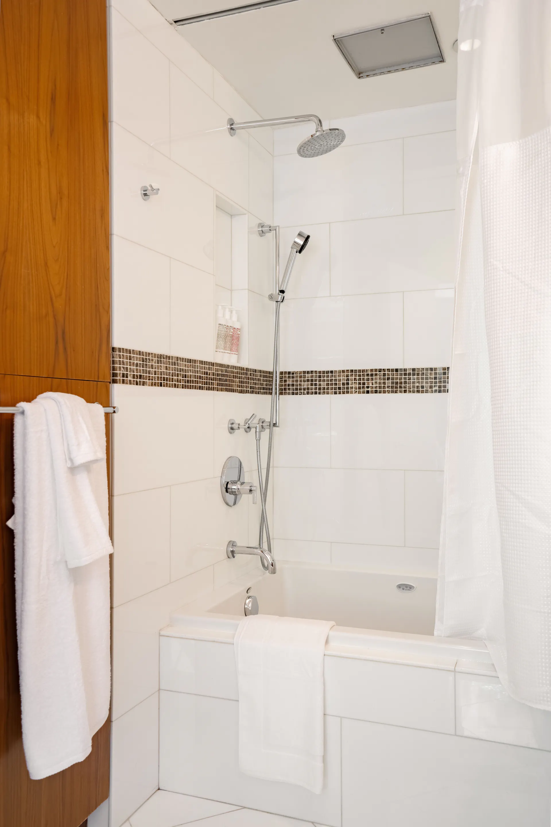 Gotham House II - Image 23