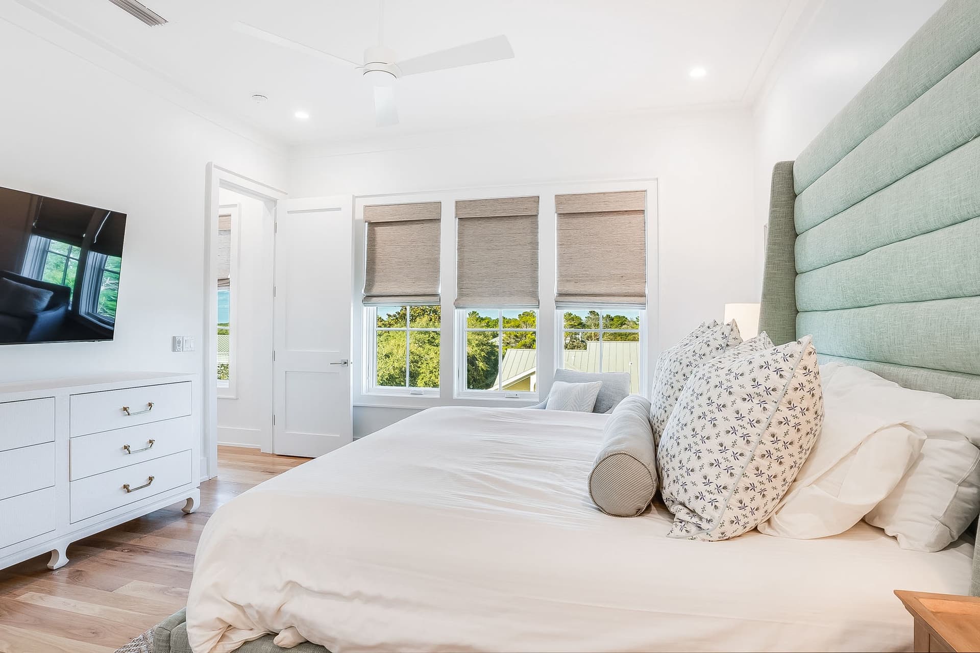 Coastal Comfort - Image 39