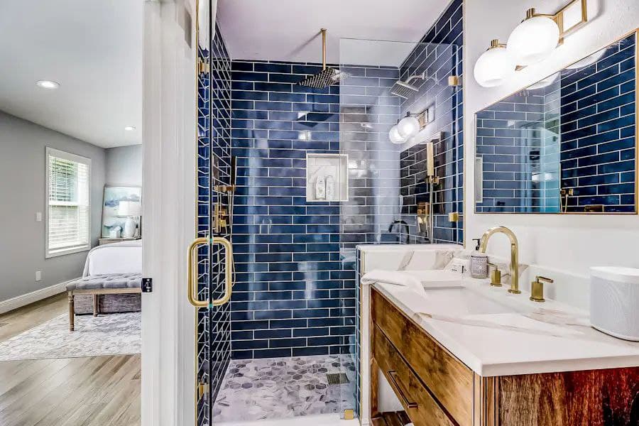 Downtown Charmer - Image 16