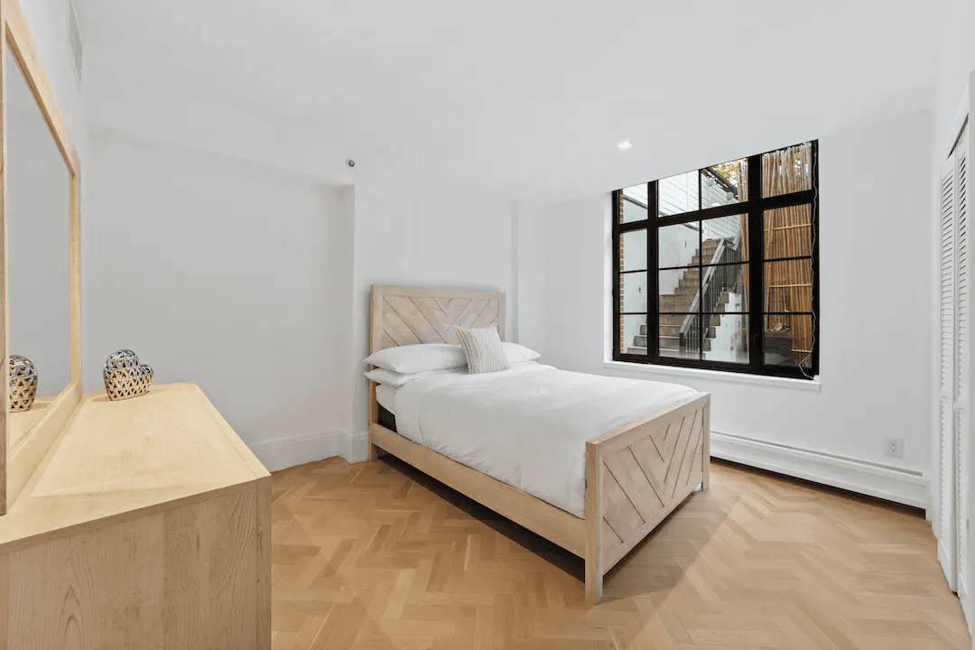 Clinton Home - Image 22