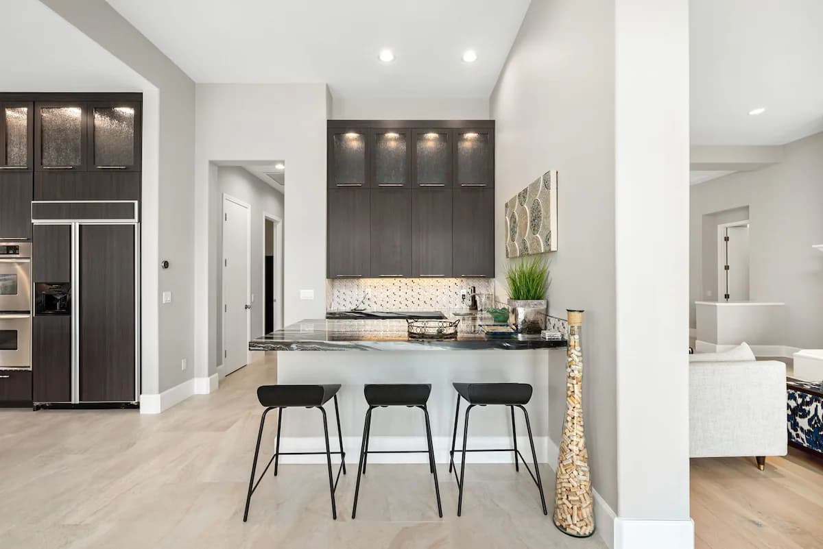 Lake View Home - Image 3