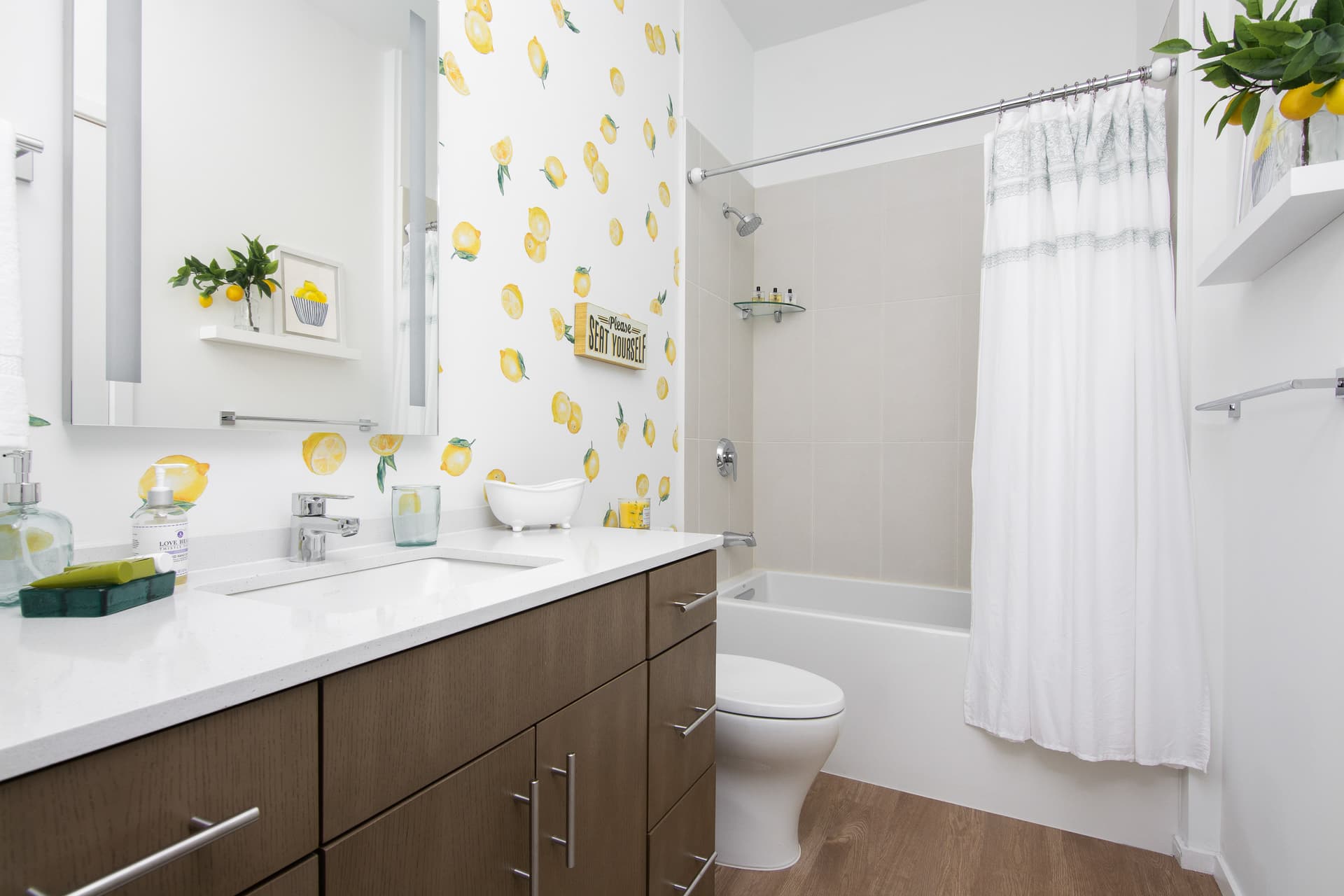 Red Illume Home - Image 10