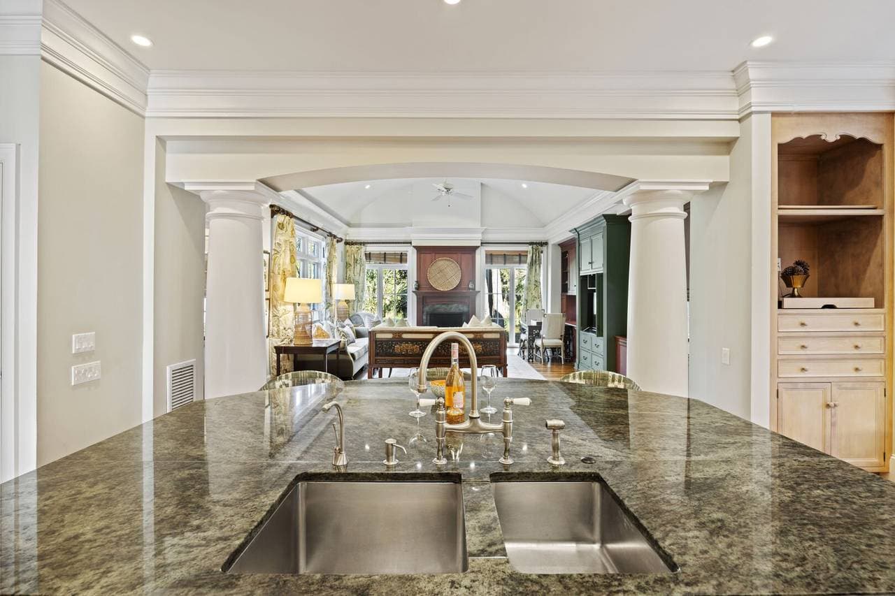 Yellow Throat Lane - Image 20