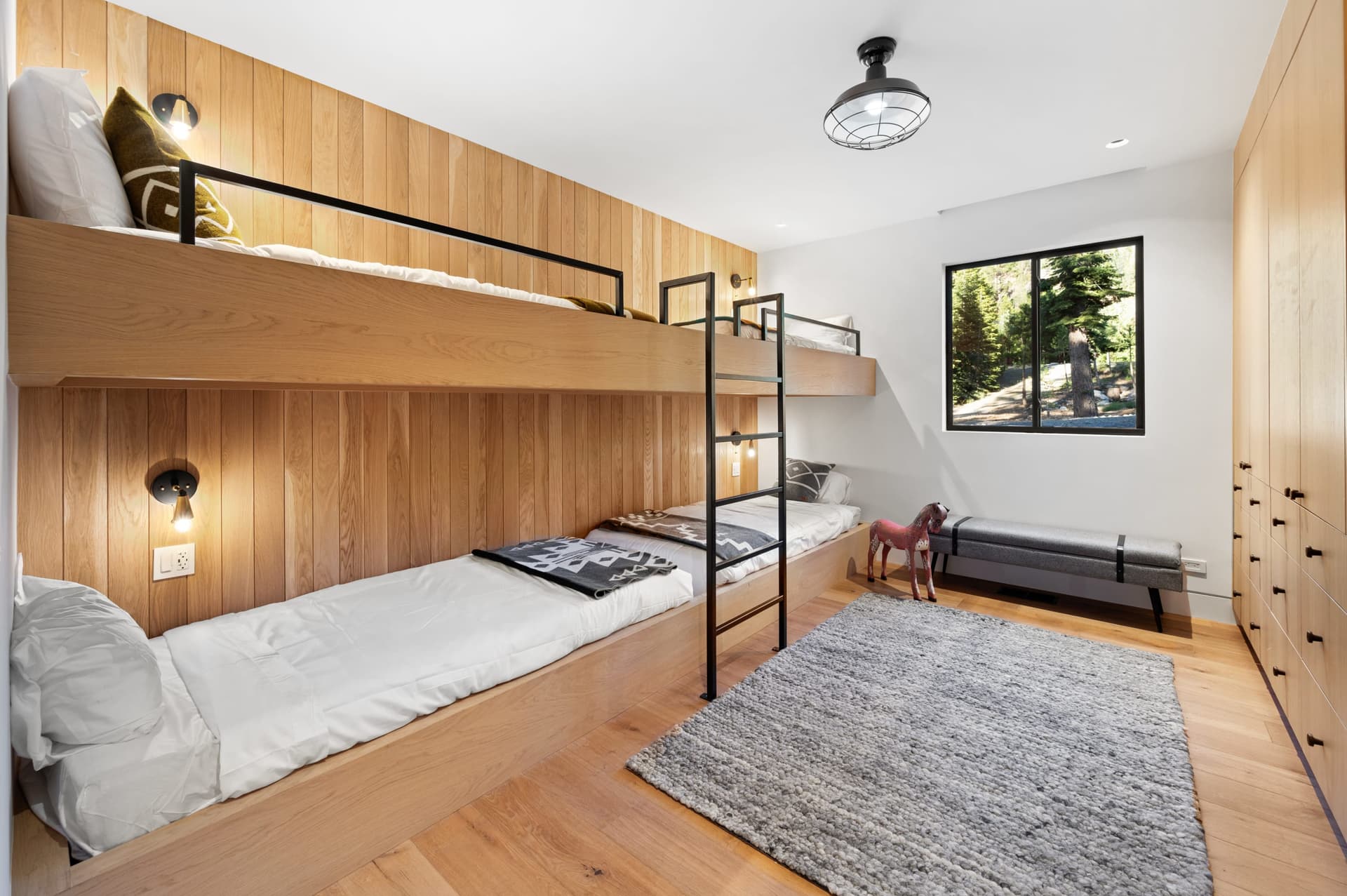 Modern Creekside Retreat - Image 22