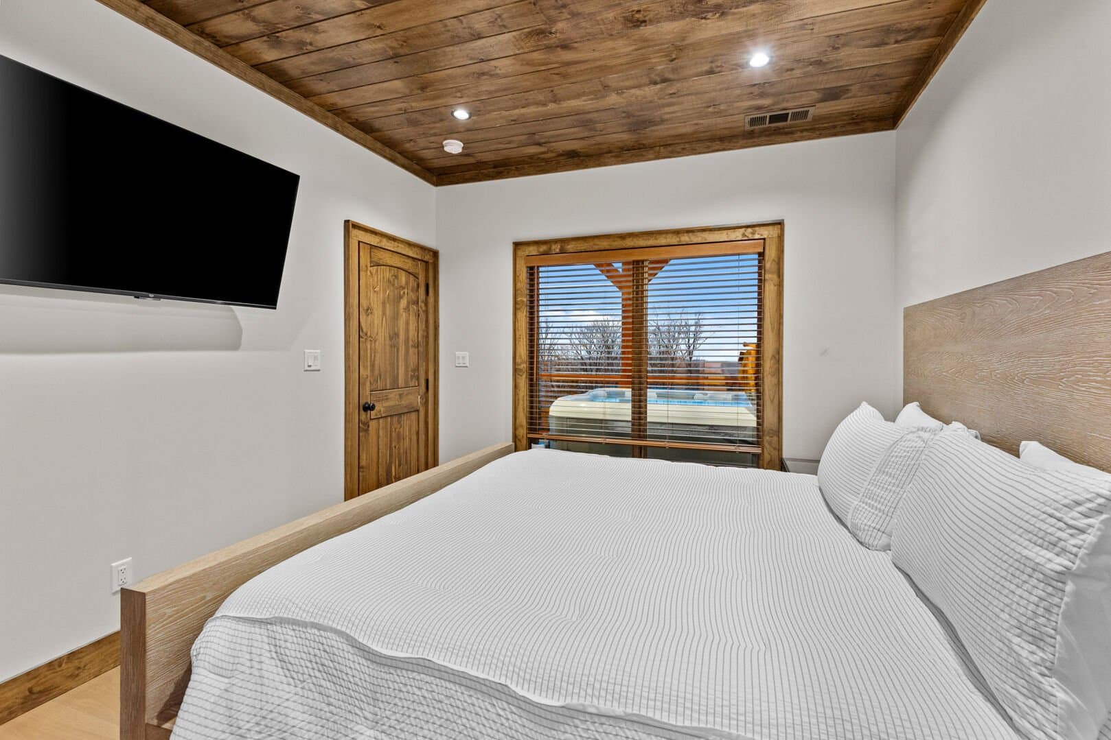 Dire Wolf at Eagles Nest - Image 33