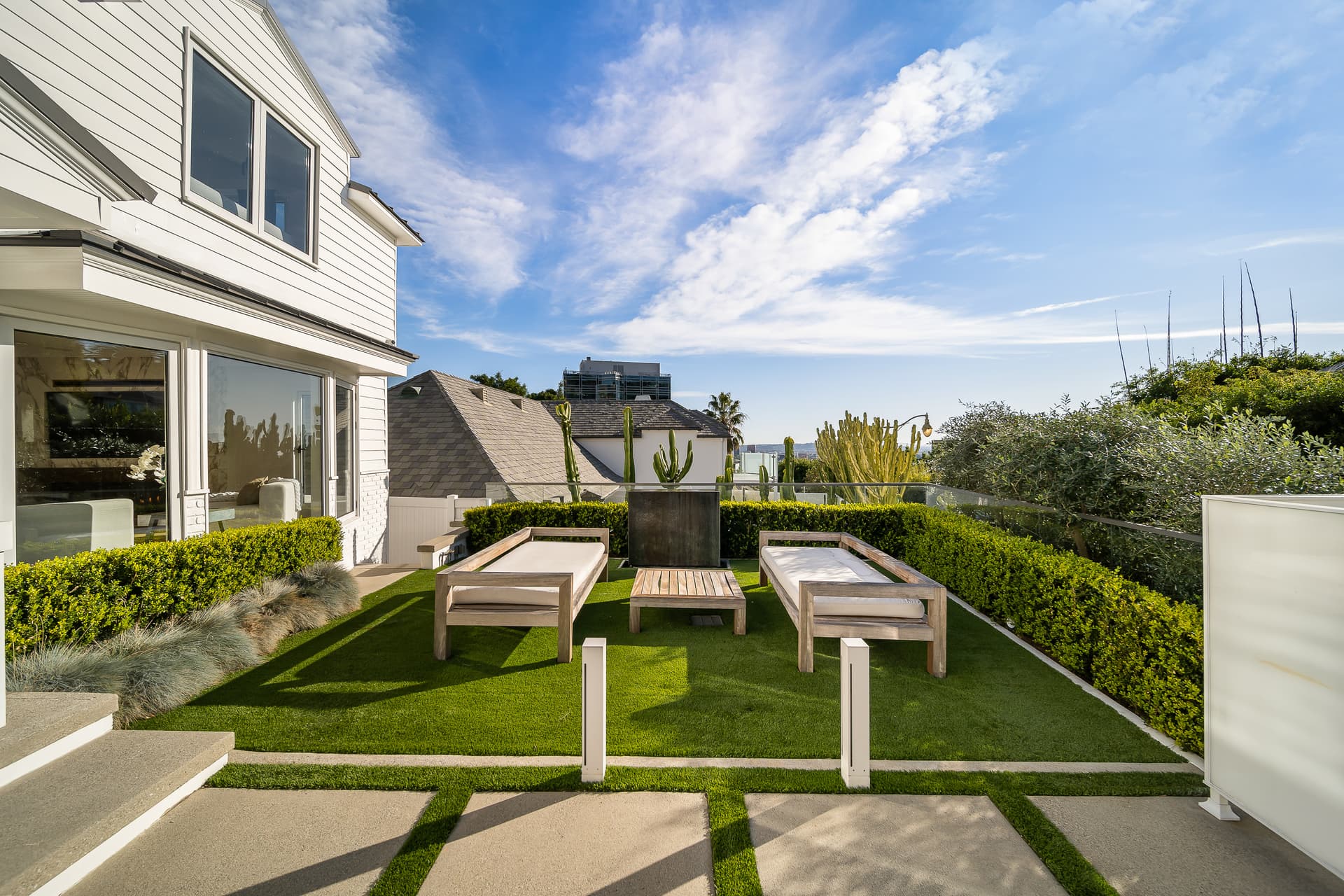 London Villa - Image 11