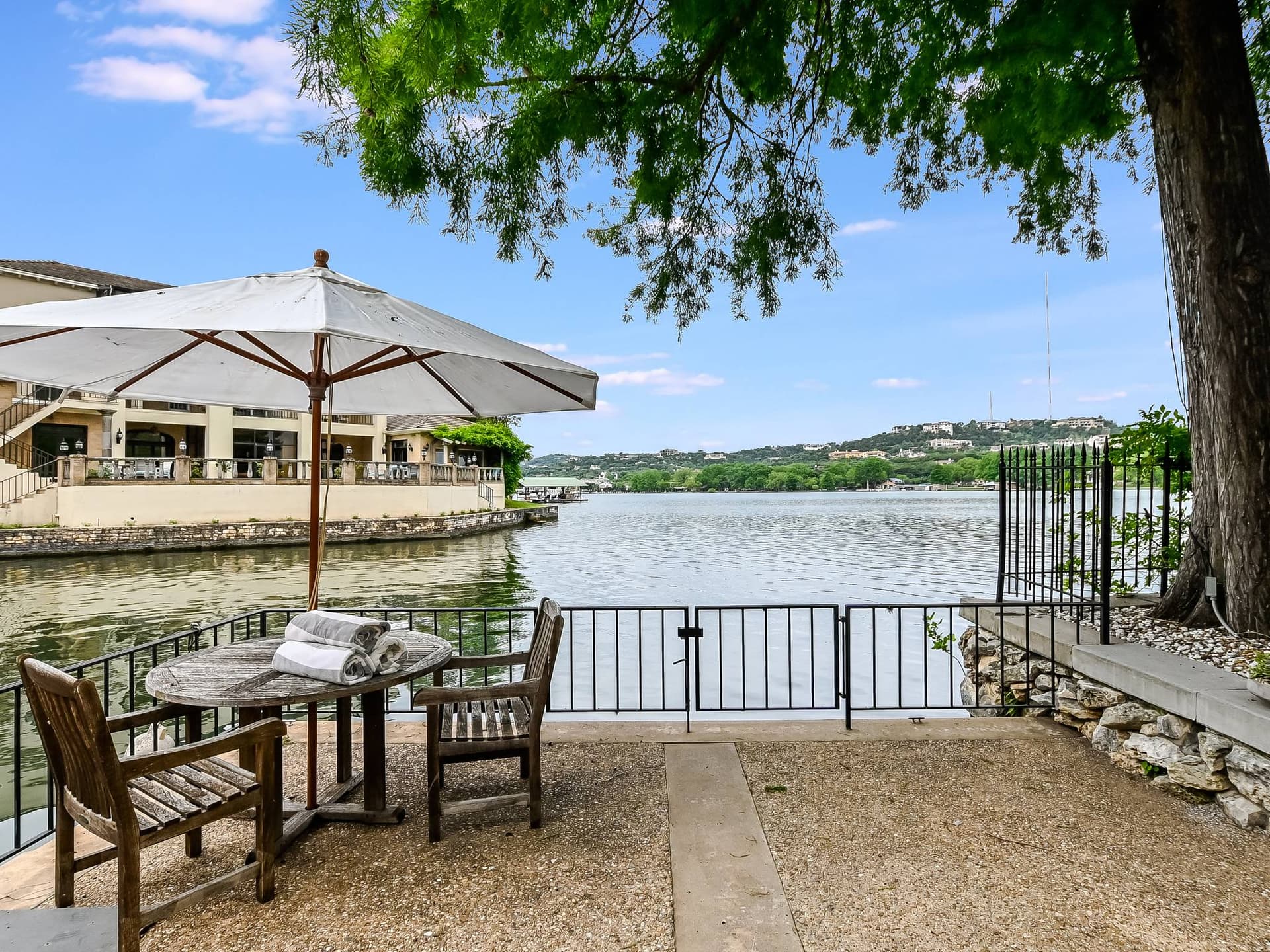 Manor on Lake Austin - Image 8