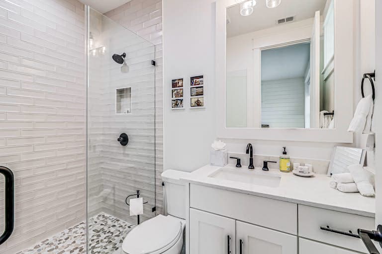 Commodore’s Hideout - Image 36