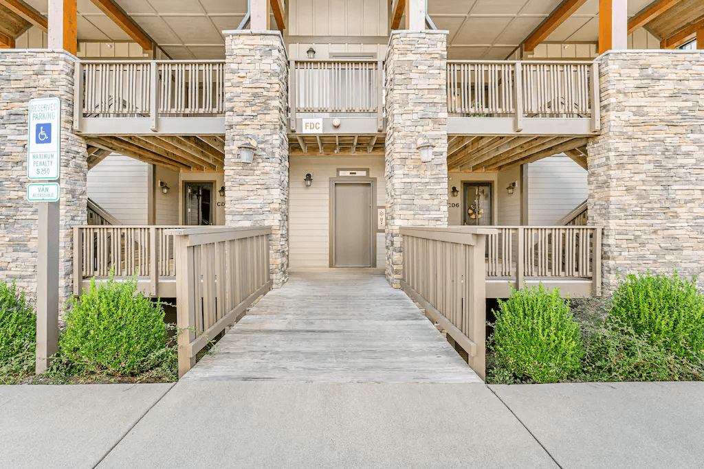 Red Tail Home - Image 24