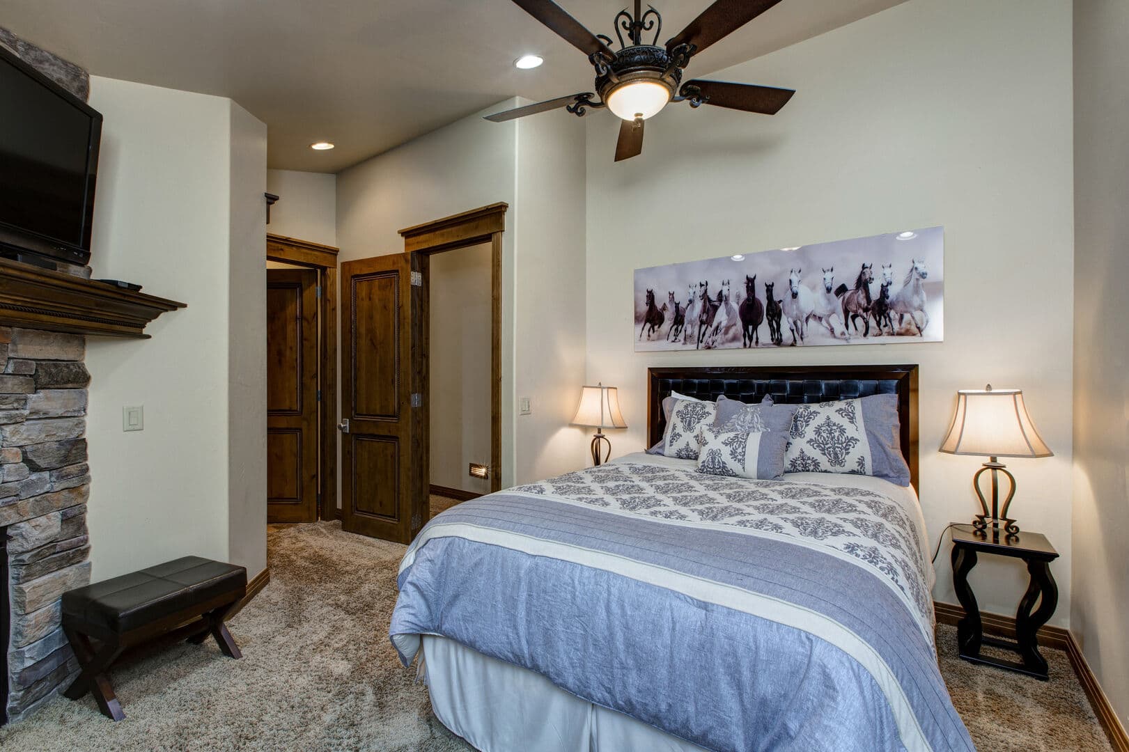 Daly Canyon House - Image 17