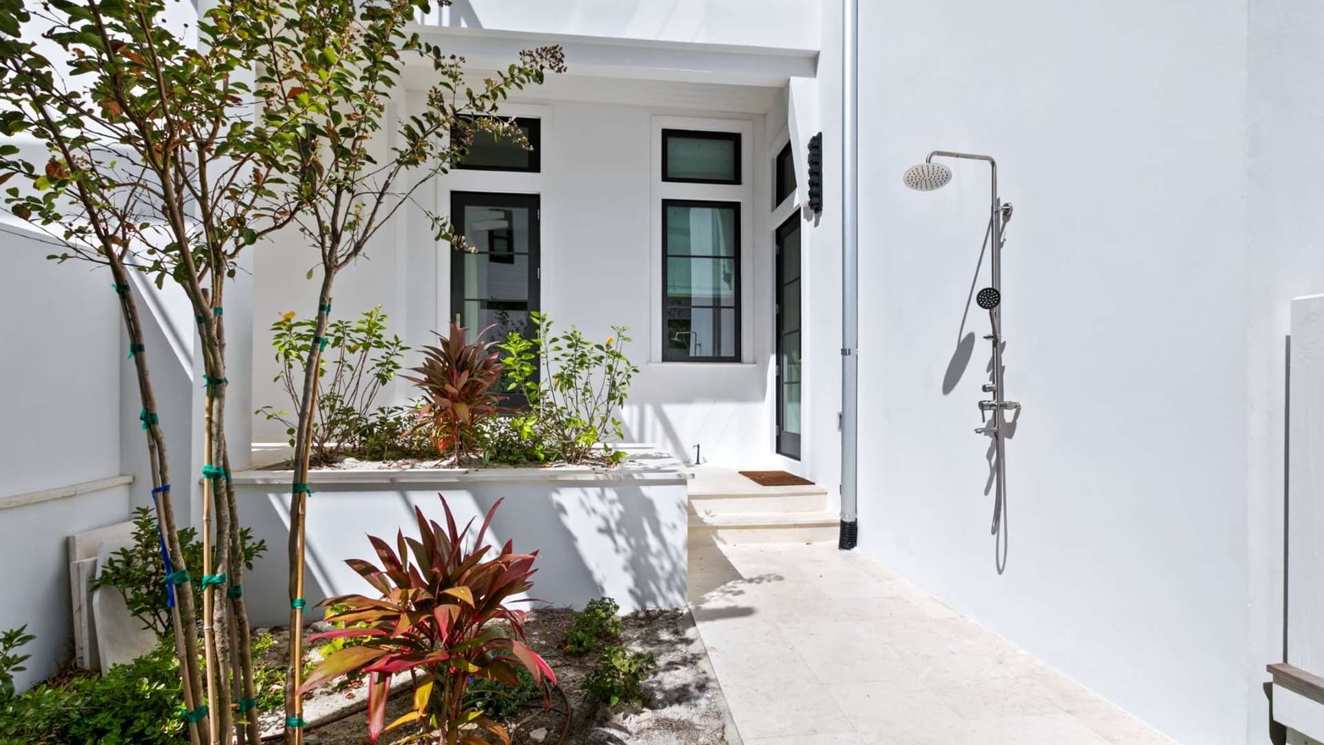 Lakeview Drive - Image 17