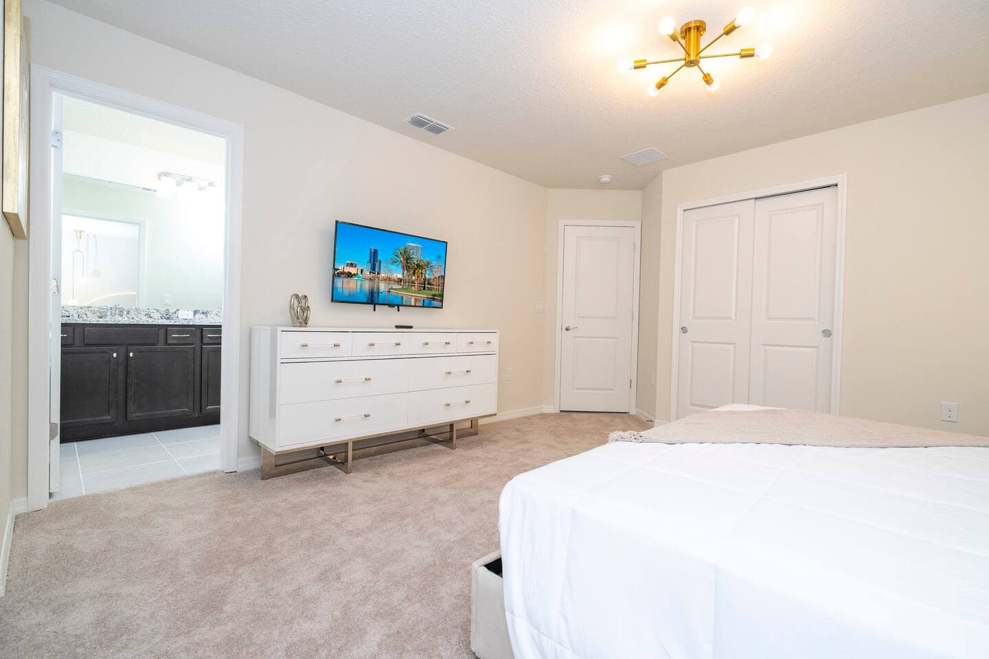 Windsor Island #4432 - Image 32