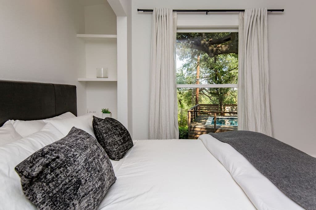 Westlake Hills Designer House - Image 18