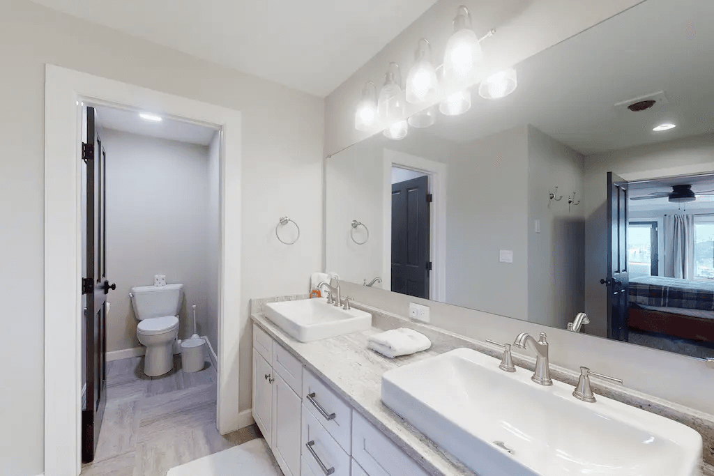 Fraser River Retreat - Image 20