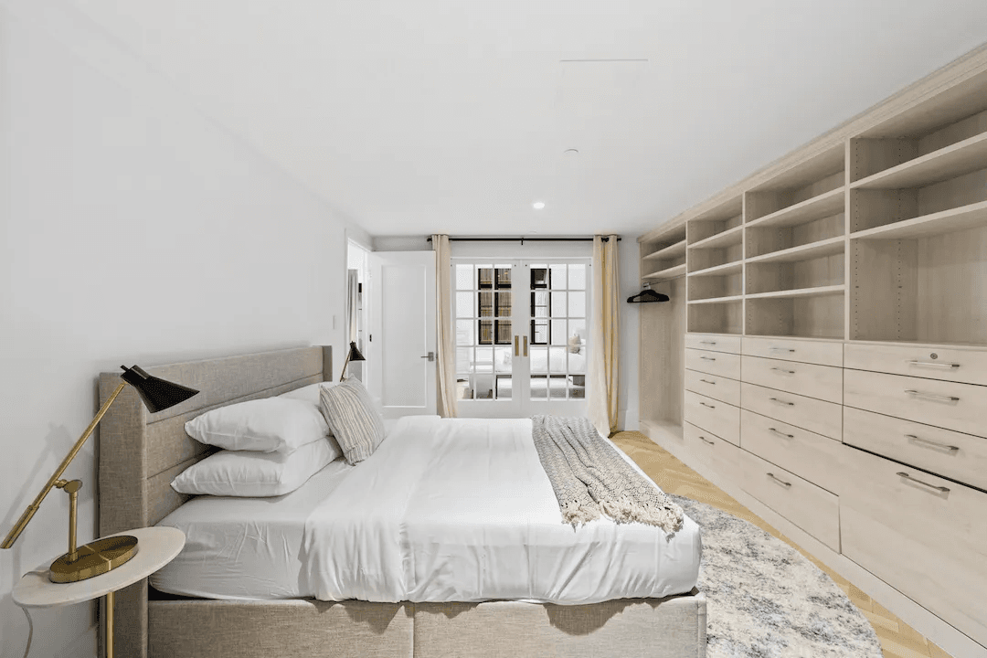 Clinton Home - Image 19