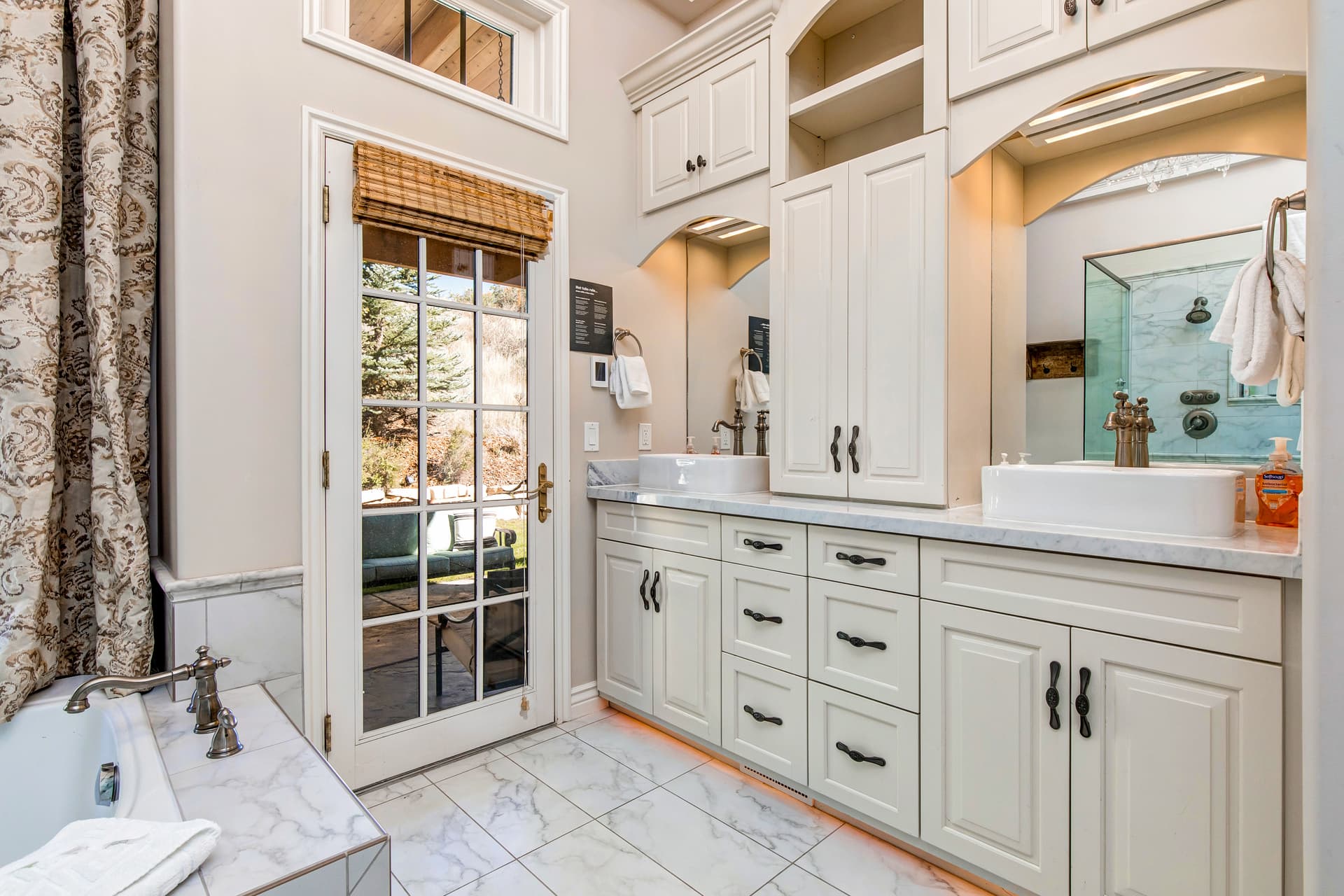 Mountain Hillside Manor - Image 33