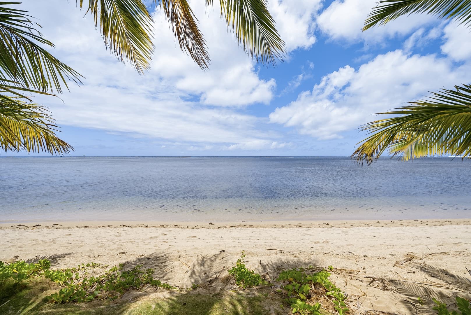 Honolulu Beachfront Retreat - Image 56