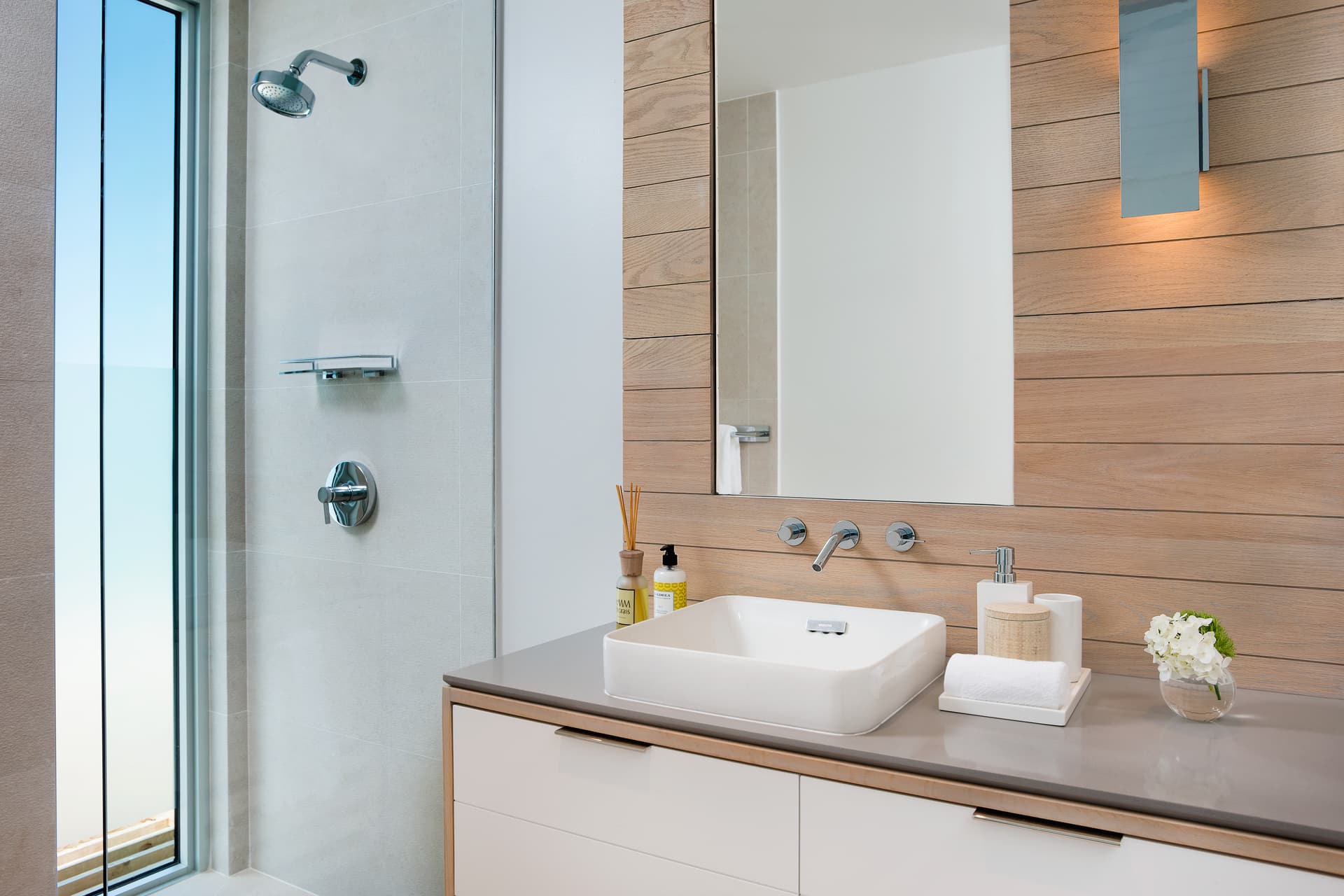 North Shore Four Bedroom Beachfront - Image 9