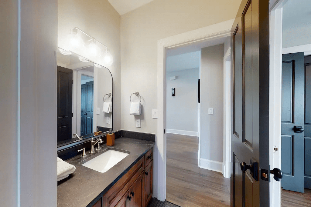 Fraser River Retreat - Image 12