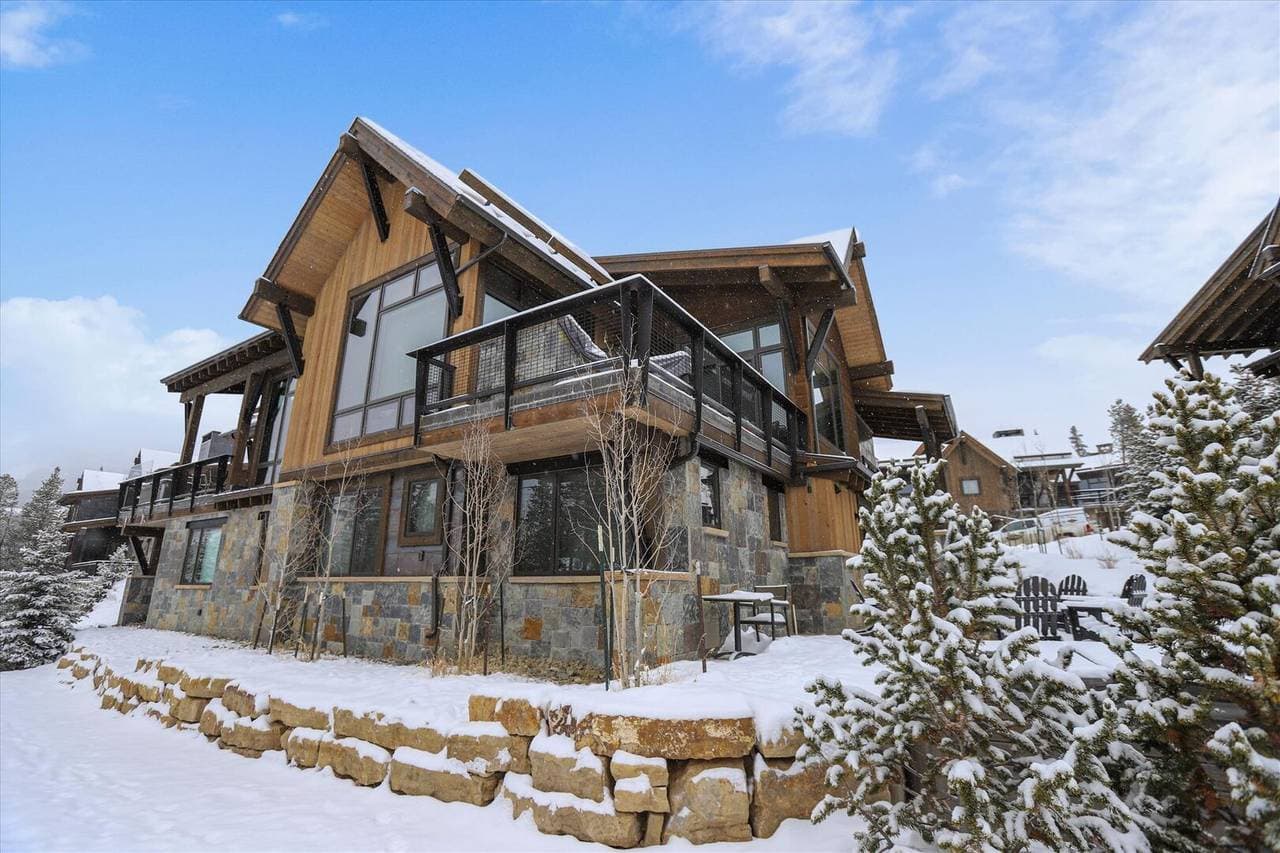 Falcon Haus - Image 50