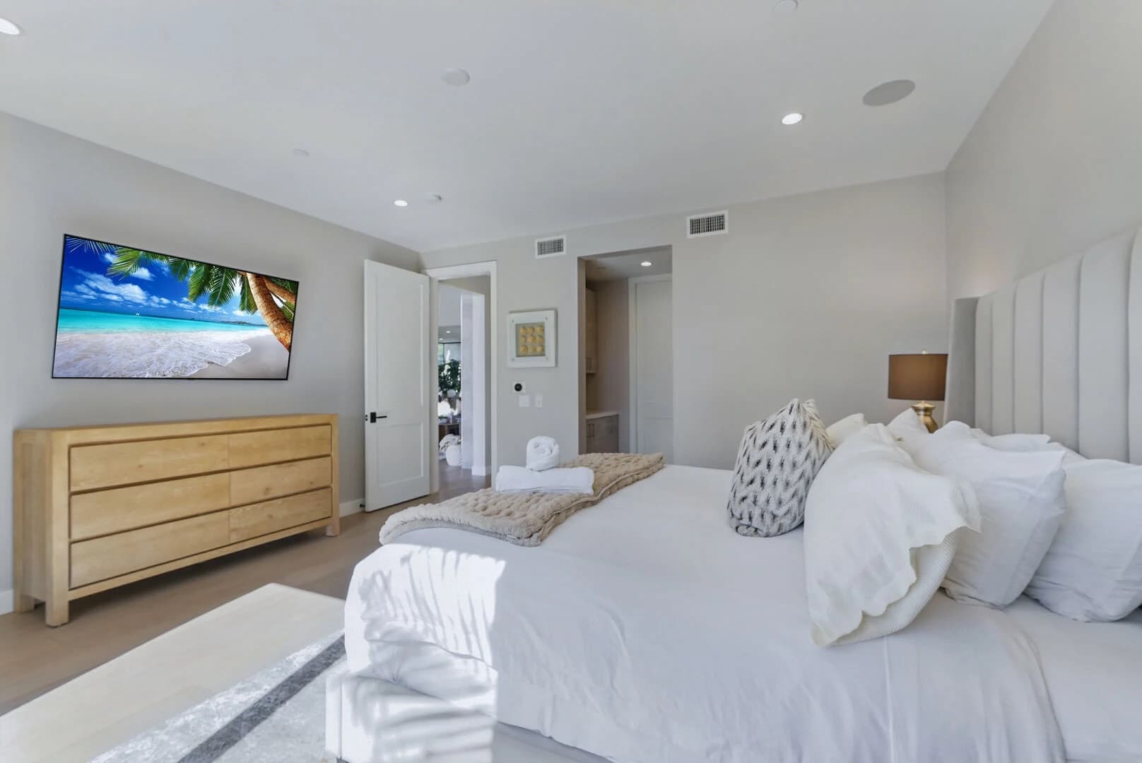 Coastal Paradise - Image 23