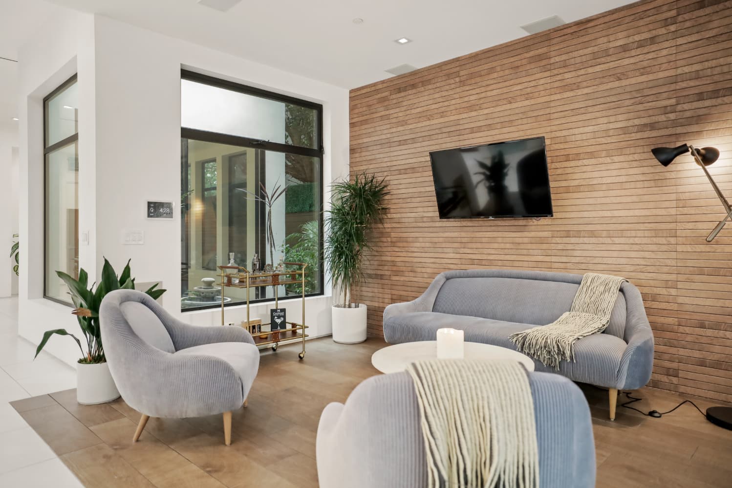 Crescent Heights - Image 10