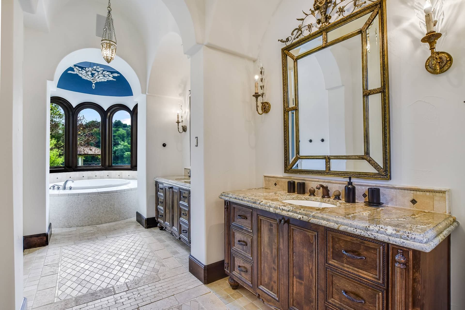 Autograph on Lake Austin - Image 16