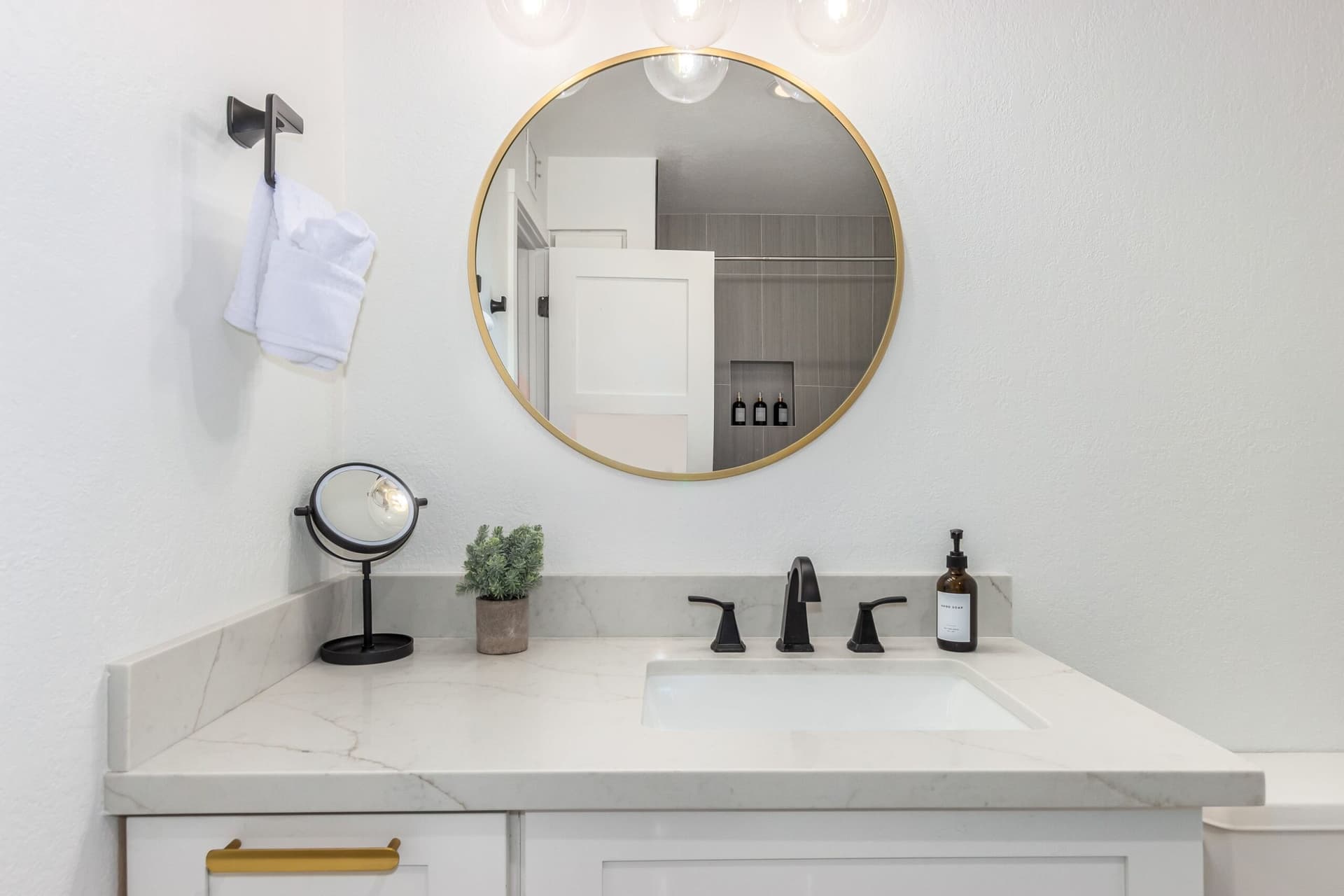 Corrine Family Escape - Image 29