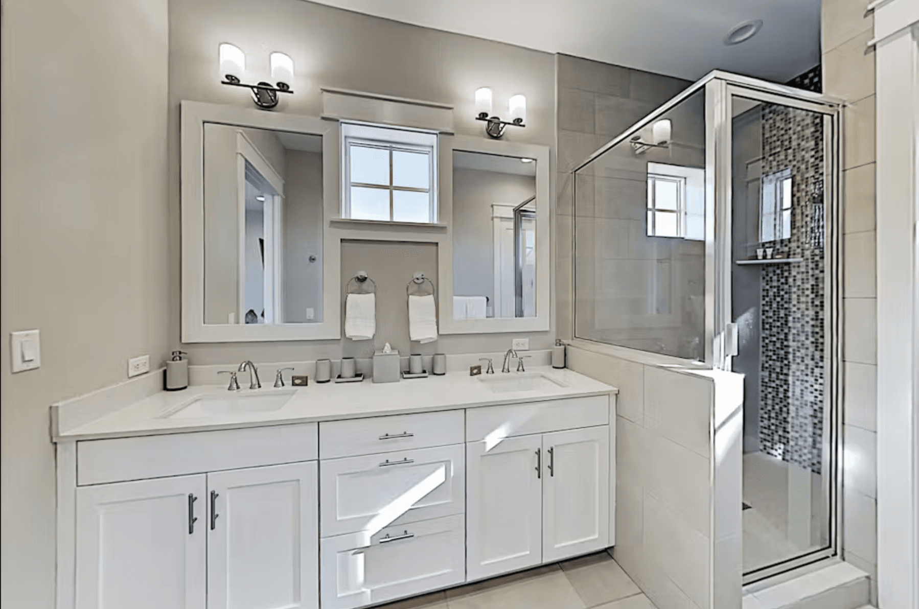 Sleek Beach Home - Image 16