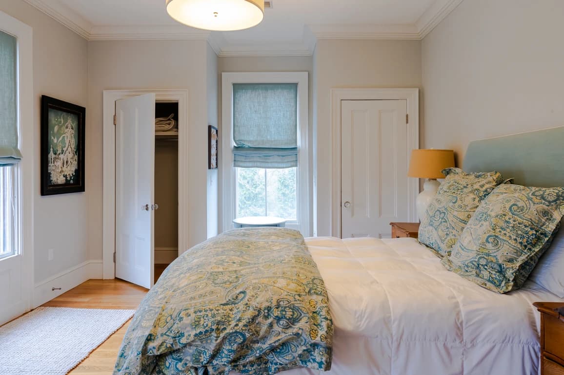 Downtown Victorian - Image 16