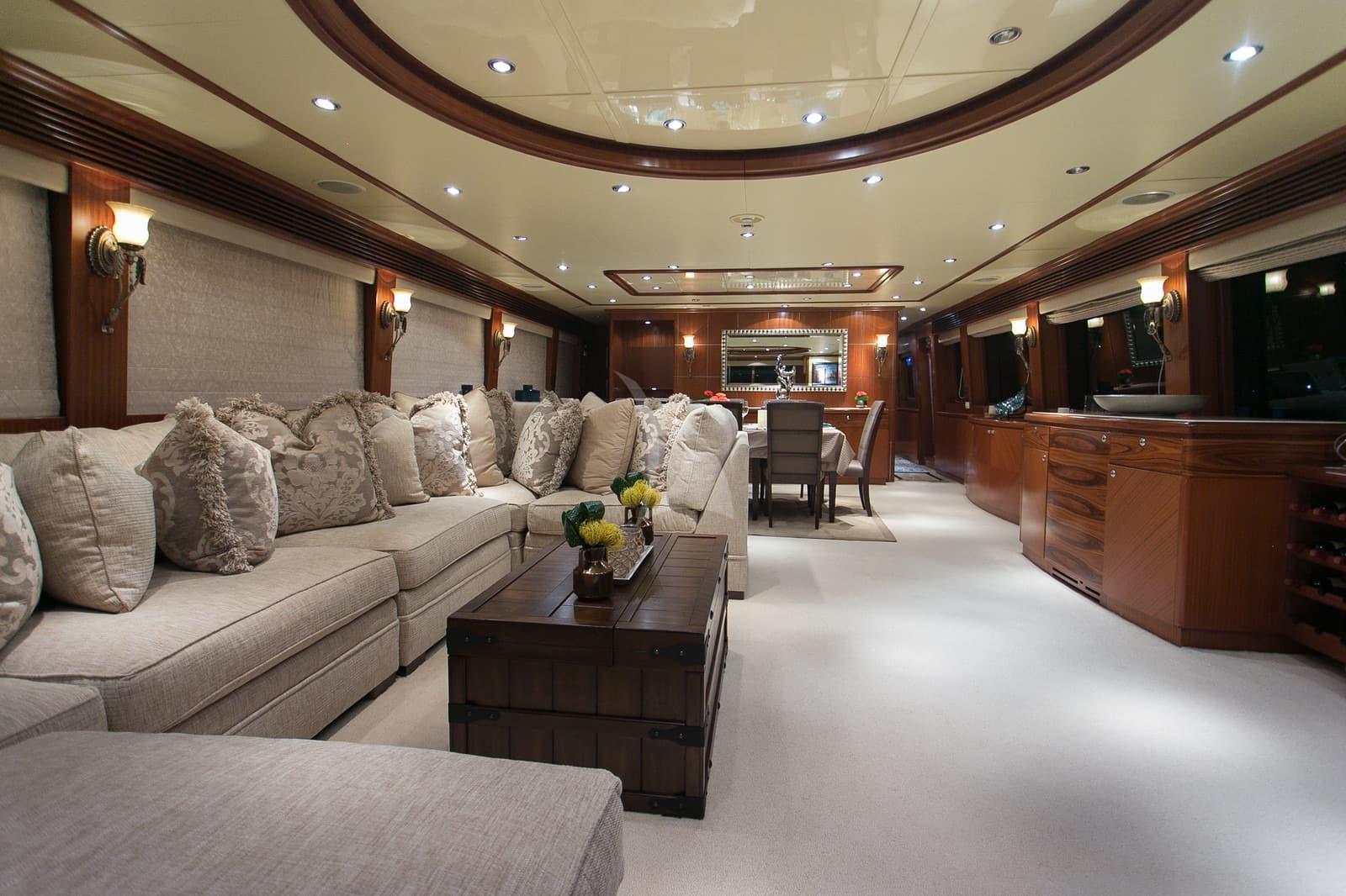 Beachfront Yacht - Image 4