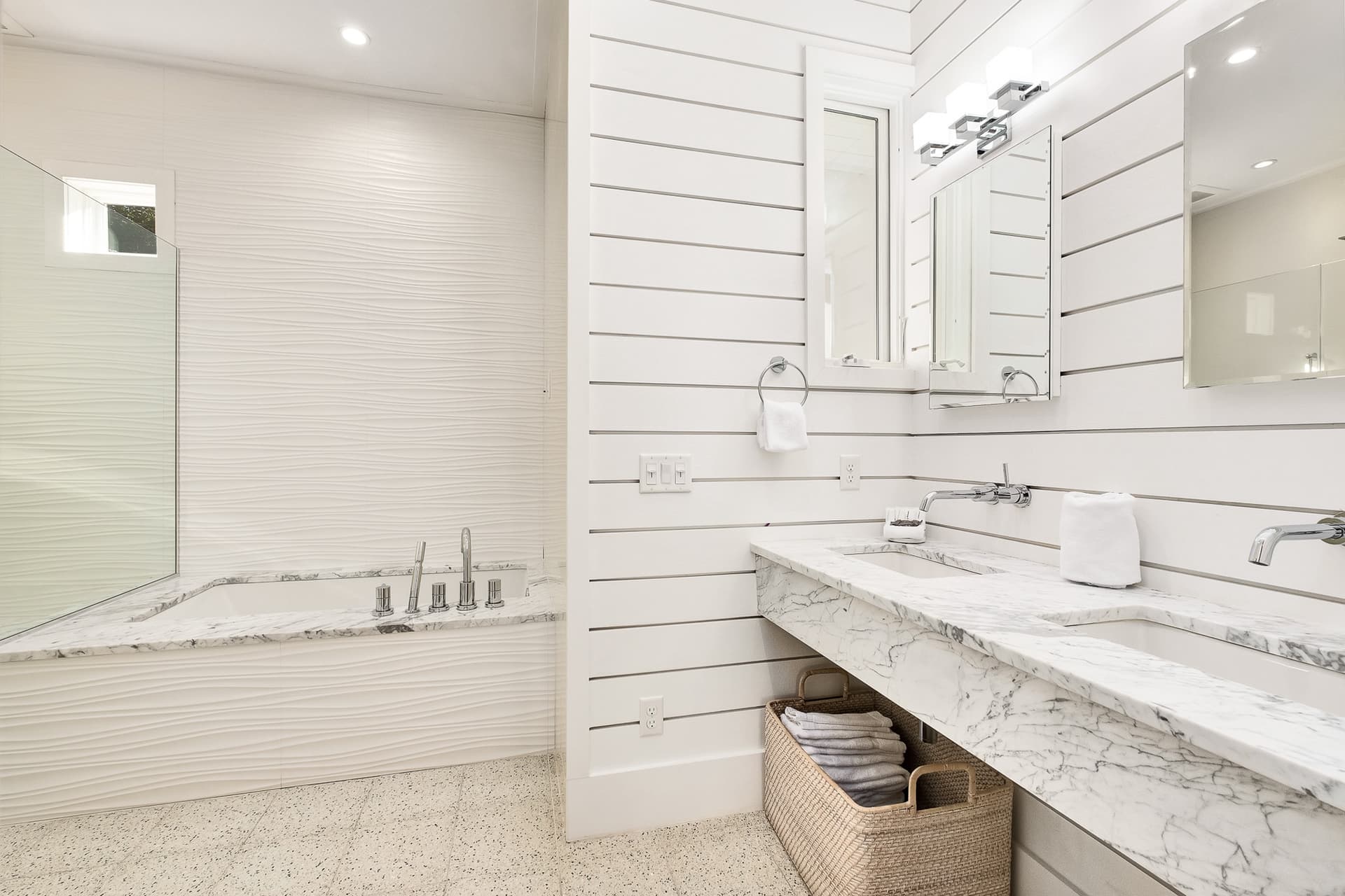 St. Ivory - Image 20