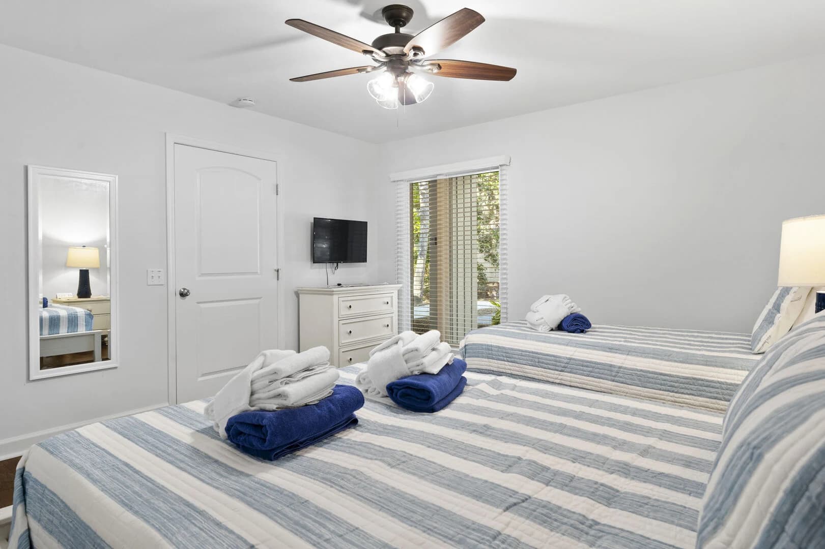 Pelican's Perch - Image 28