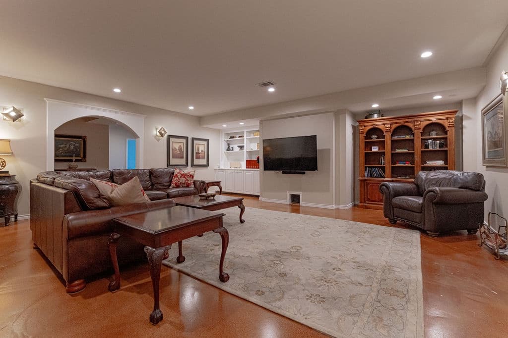 French Polo Manor - Image 36