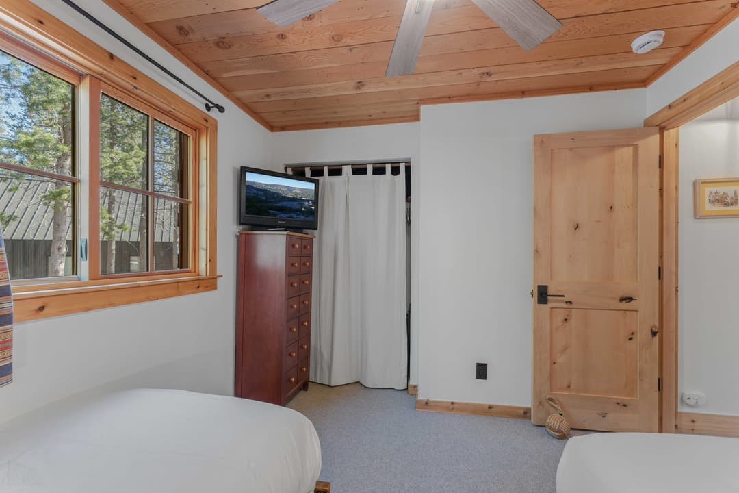 Soda Springs Ski & Lake Retreat - Image 24