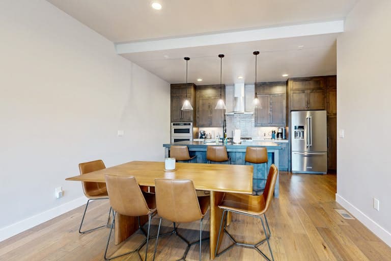 Luxury Hideout Overlook - Image 5