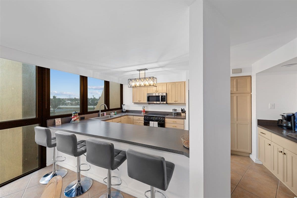 Bridgepoint Residence - Image 15