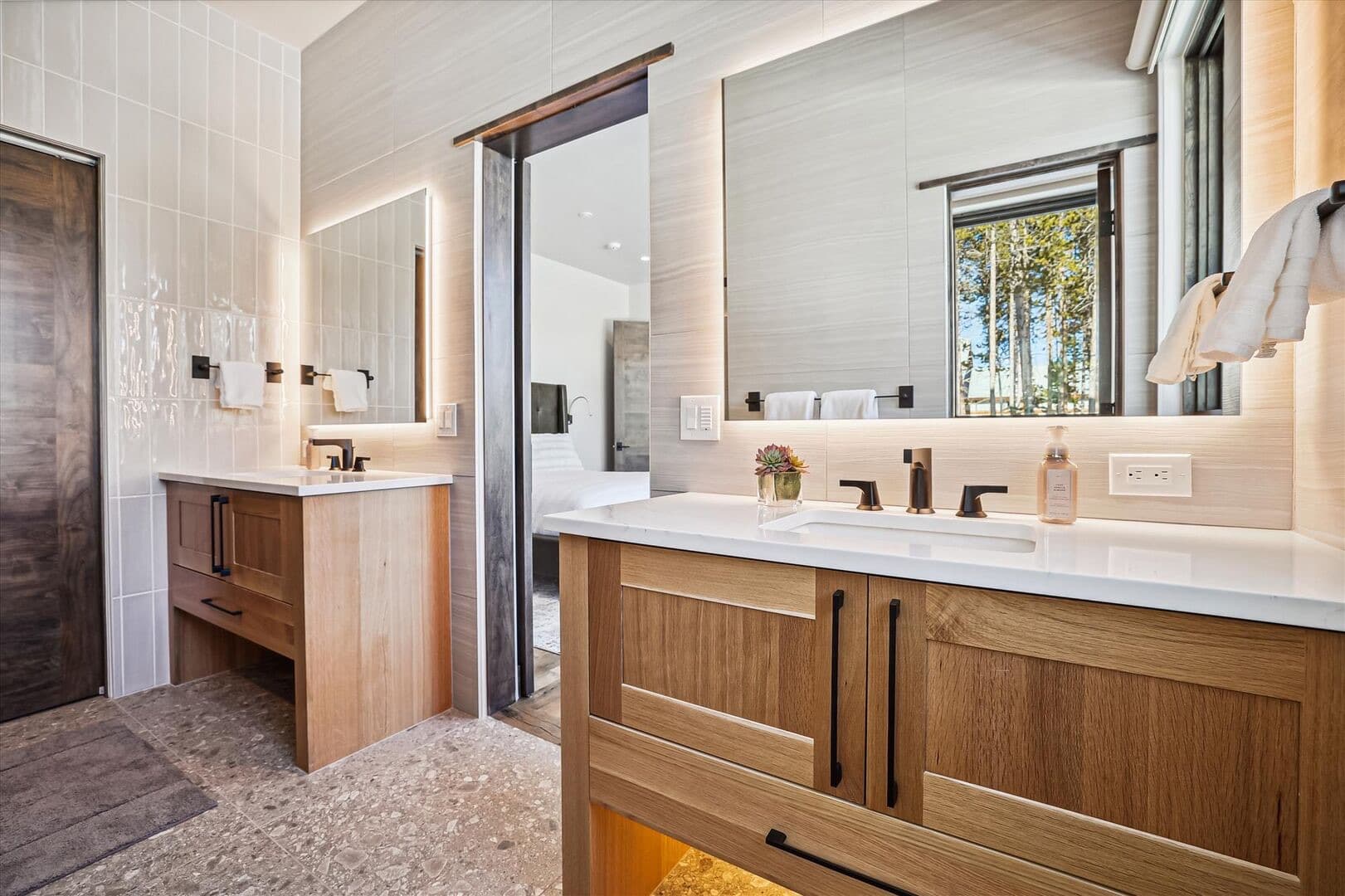 Modern View Manor - Image 40