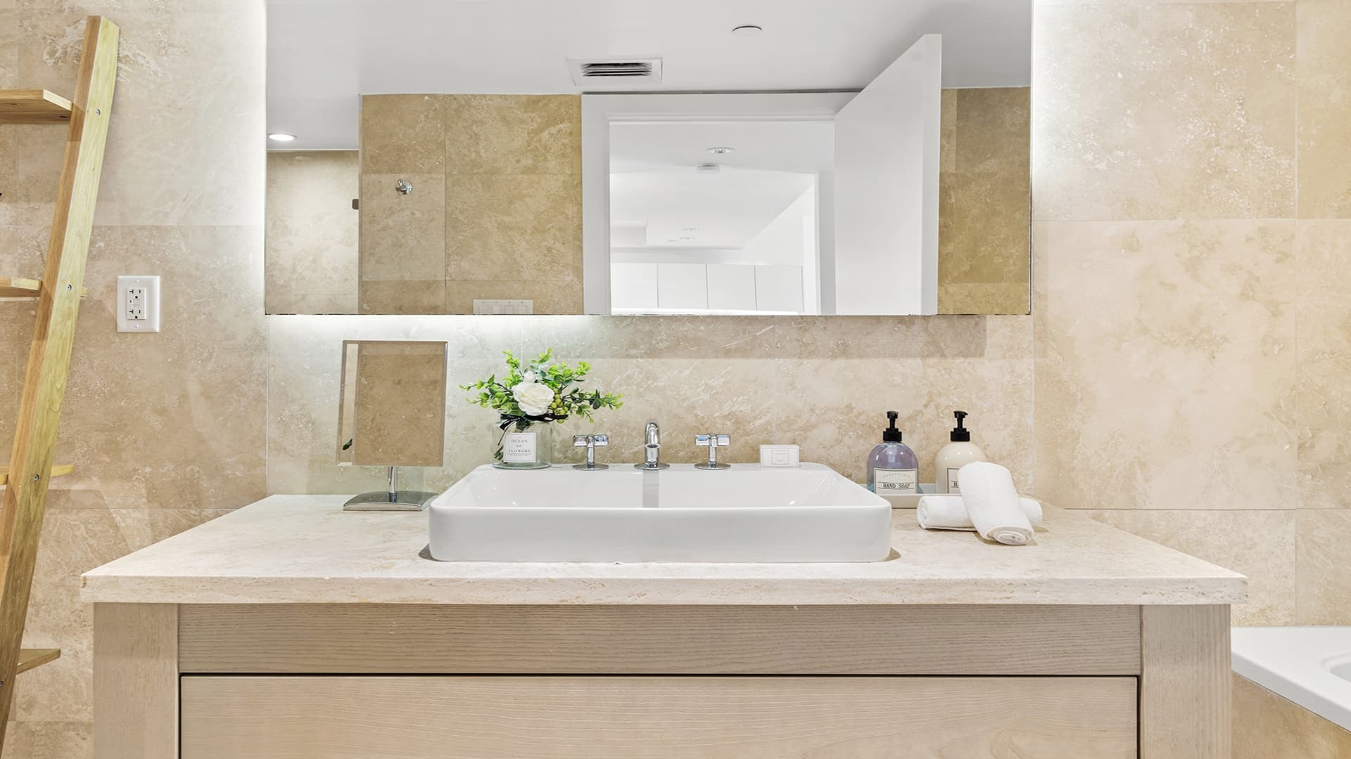 1 Hotel & Homes Residence #1412 - Image 19