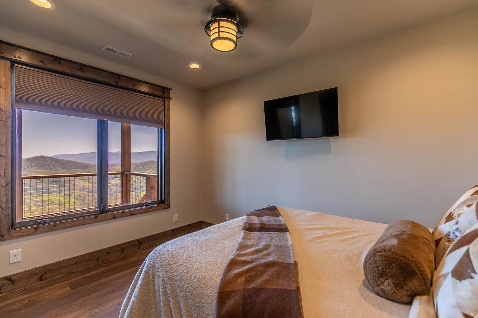 Bear Haven Hideaway - Image 30